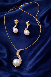 Pearl Grace Pendant Set